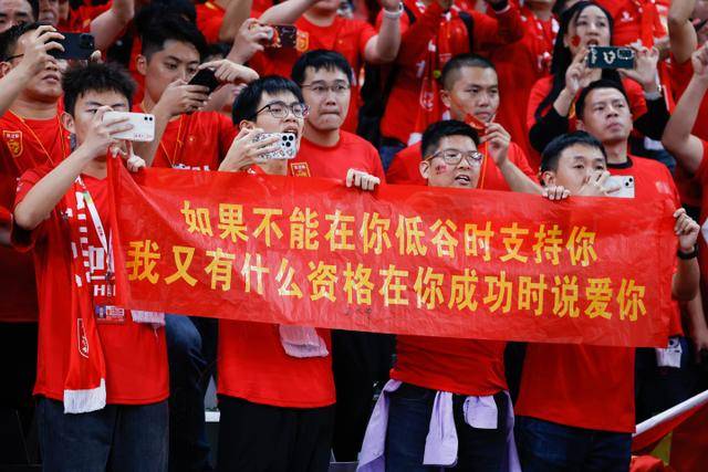 布朗尼回应詹姆斯转会76人：与我无关，他是我父亲
